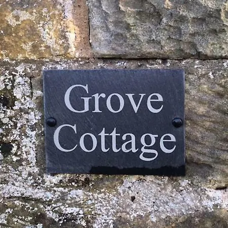 Semesterbostad Grove *